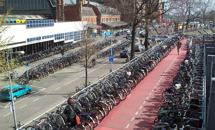 ciclovias com estacionamento para bike na holanda