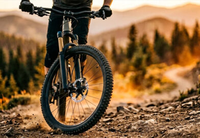 ciclista pilotando uma bike xc na trilha